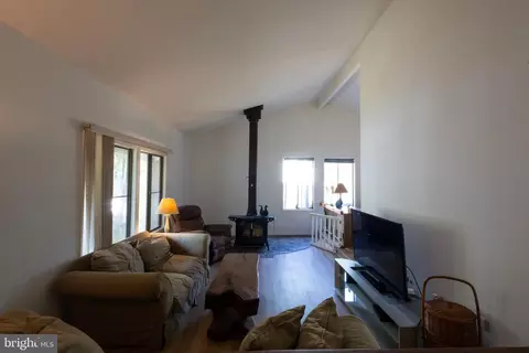 Living - 112 Biscayne Ct, Sterling, VA 20164 photo 4 of 6