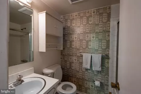 Bath - 112 Biscayne Ct, Sterling, VA 20164 photo 1 of 1
