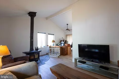 Living - 112 Biscayne Ct, Sterling, VA 20164 photo 5 of 6