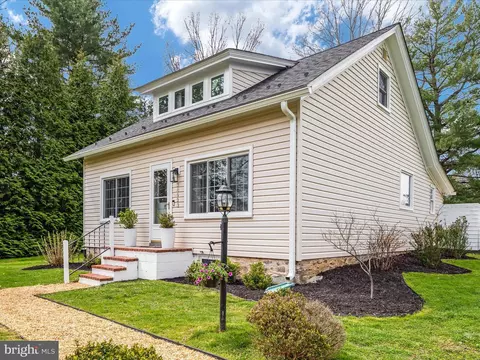Exterior - 38923 Paynes Ln, Hamilton, VA 20158 photo 5 of 15