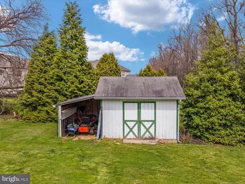Exterior - 38923 Paynes Ln, Hamilton, VA 20158 photo 11 of 15