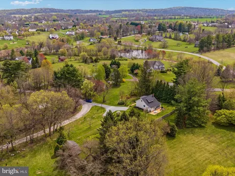 View/Area - 38923 Paynes Ln, Hamilton, VA 20158 photo 1 of 4