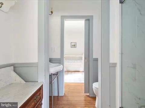 Bath - 38923 Paynes Ln, Hamilton, VA 20158 photo 1 of 5