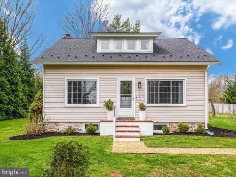 Exterior - 38923 Paynes Ln, Hamilton, VA 20158 photo 6 of 15