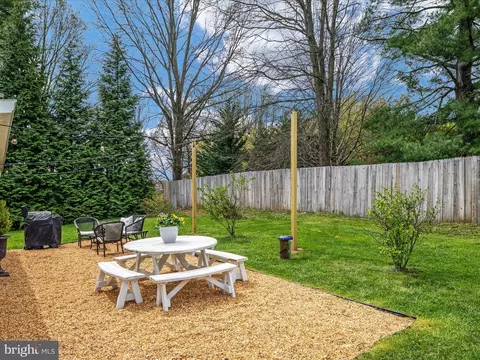Exterior - 38923 Paynes Ln, Hamilton, VA 20158 photo 12 of 15