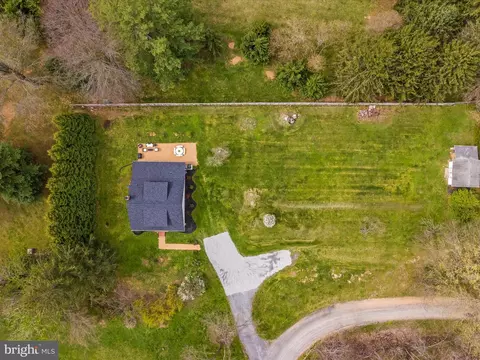 View/Area - 38923 Paynes Ln, Hamilton, VA 20158 photo 4 of 4