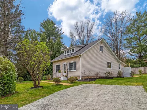 Exterior - 38923 Paynes Ln, Hamilton, VA 20158 photo 8 of 15