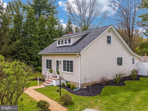 Exterior - 38923 Paynes Ln, Hamilton, VA 20158 photo 14 of 15