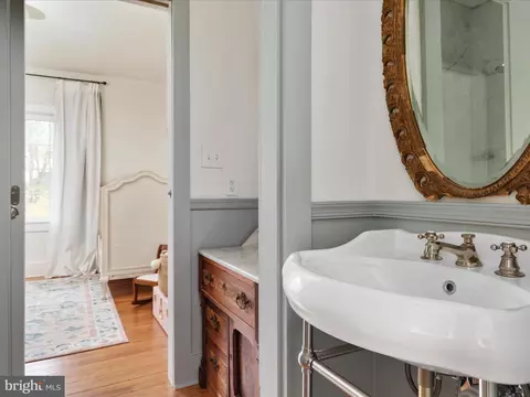 Bath - 38923 Paynes Ln, Hamilton, VA 20158 photo 2 of 5