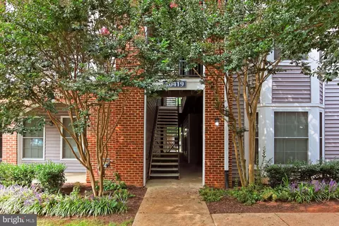 20419 Riverbend Sq #100, Sterling, VA 20165