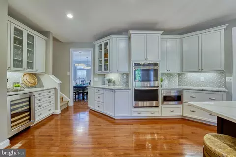 Kitchen - 22176 Windy Pine Ct, Broadlands, VA 20148 photo 4 of 9