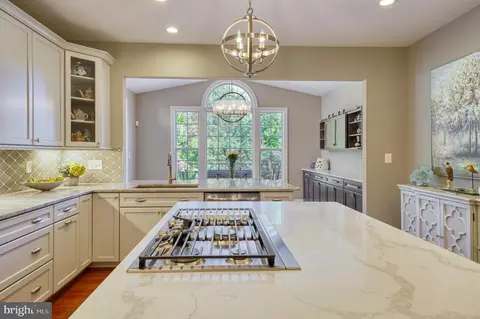 Kitchen - 22176 Windy Pine Ct, Broadlands, VA 20148 photo 3 of 9