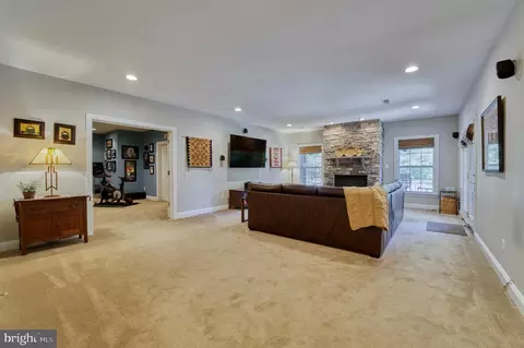 Kitchen - 22176 Windy Pine Ct, Broadlands, VA 20148 photo 9 of 9