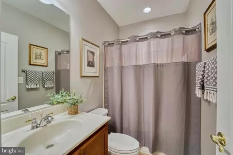 Bath - 22176 Windy Pine Ct, Broadlands, VA 20148 photo 7 of 7