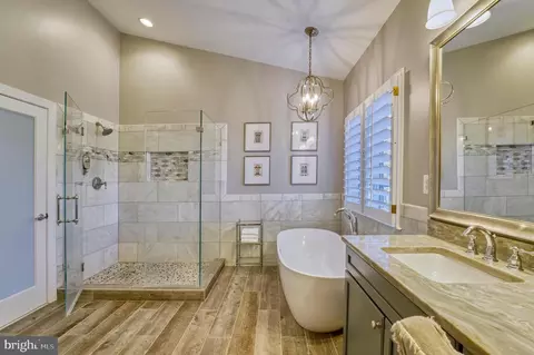 Bath - 22176 Windy Pine Ct, Broadlands, VA 20148 photo 2 of 7