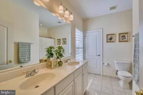 Bath - 22176 Windy Pine Ct, Broadlands, VA 20148 photo 6 of 7