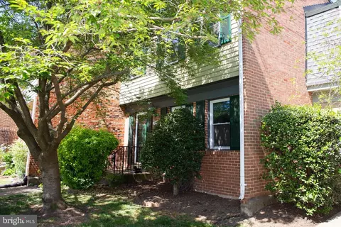 1074 Tottenham Ct, Sterling, VA 20164 photo 2