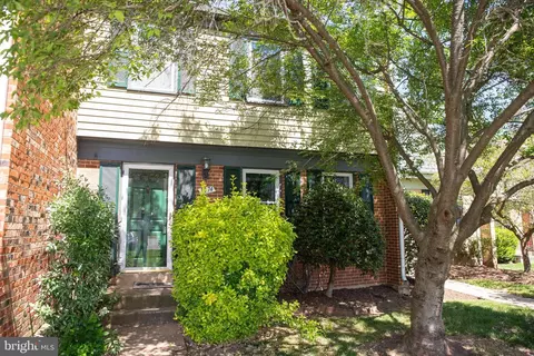 1074 Tottenham Ct, Sterling, VA 20164