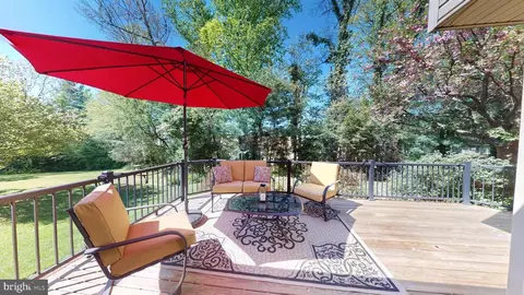 Exterior - 206 Environs Rd, Sterling, VA 20165 photo 2 of 8