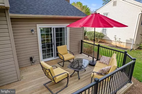 Exterior - 206 Environs Rd, Sterling, VA 20165 photo 7 of 8