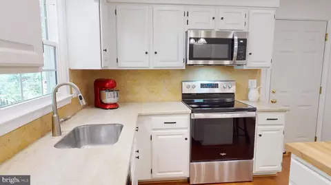 Kitchen - 206 Environs Rd, Sterling, VA 20165 photo 4 of 5