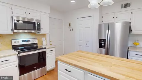 Kitchen - 206 Environs Rd, Sterling, VA 20165 photo 5 of 5