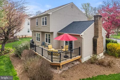 Exterior - 206 Environs Rd, Sterling, VA 20165 photo 5 of 8