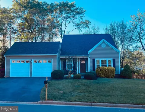 319 Cardinal Glen Cir, Sterling, VA 20164