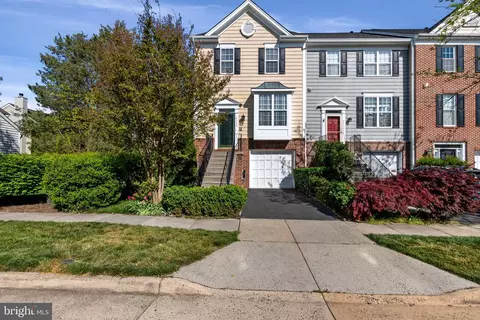25526 Gover Dr, Chantilly, VA 20152