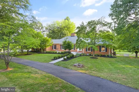39025 Charles Town Pike, Hamilton, VA 20158