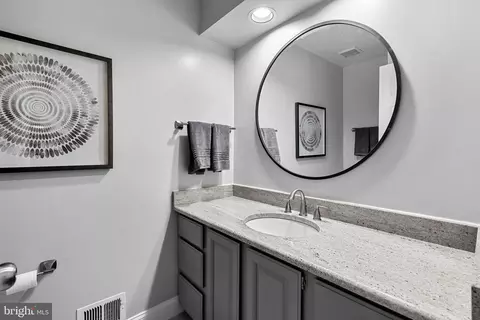 Bath - 57 Whittingham Cir, Sterling, VA 20165 photo 1 of 10