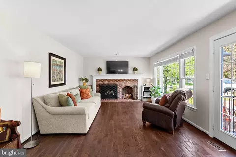 Living - 57 Whittingham Cir, Sterling, VA 20165 photo 3 of 6