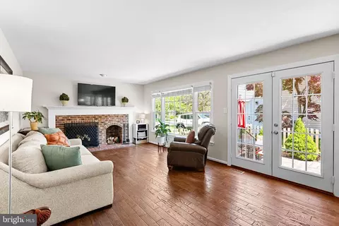 Living - 57 Whittingham Cir, Sterling, VA 20165 photo 2 of 6