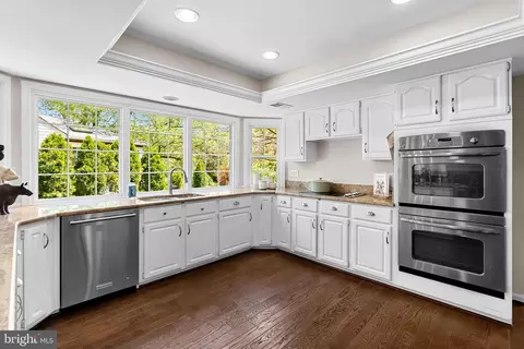 Kitchen - 57 Whittingham Cir, Sterling, VA 20165 photo 5 of 7