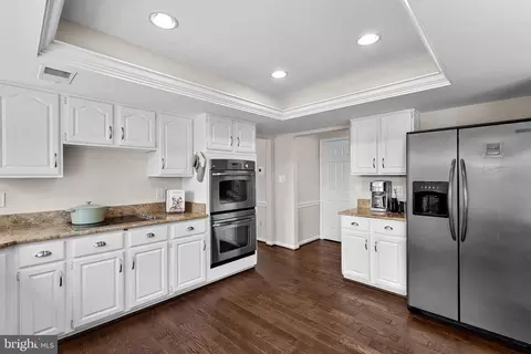 Kitchen - 57 Whittingham Cir, Sterling, VA 20165 photo 4 of 7