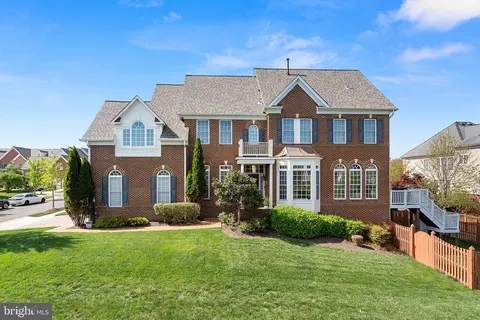 19214 Greystone Sq, Leesburg, VA 20176