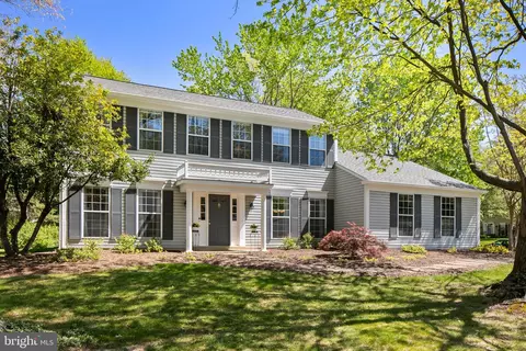 1 Dunbar Way, Sterling, VA 20165