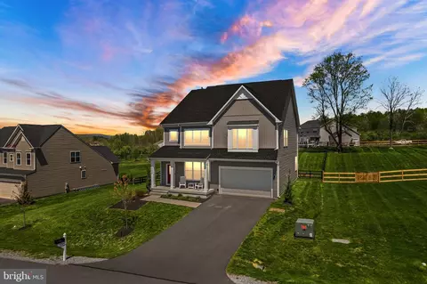 35924 Platinum Dr, Round Hill, VA 20141