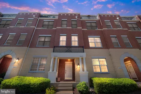 42624 Hollyhock Ter, Brambleton, VA 20148