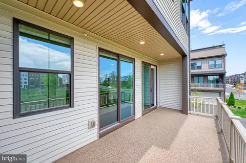 Exterior - 22352 Exe Sq, Ashburn, VA 20148 photo 4 of 13