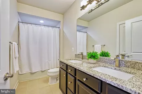Bath - 22352 Exe Sq, Ashburn, VA 20148 photo 4 of 6