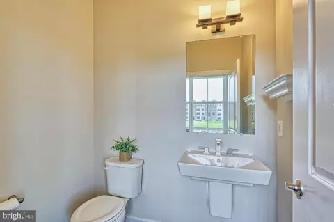 Bath - 22352 Exe Sq, Ashburn, VA 20148 photo 1 of 6