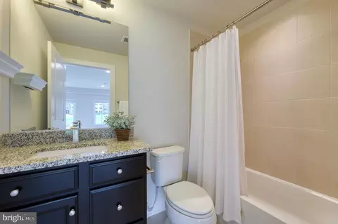 Bath - 22352 Exe Sq, Ashburn, VA 20148 photo 6 of 6