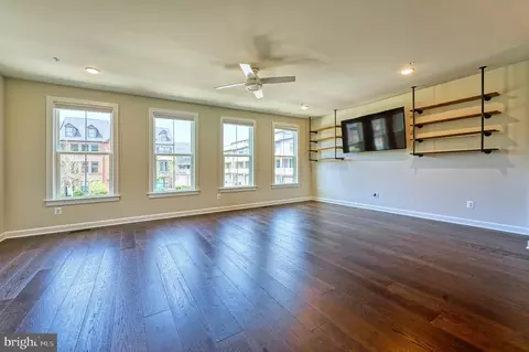 Living - 22352 Exe Sq, Ashburn, VA 20148 photo 3 of 6