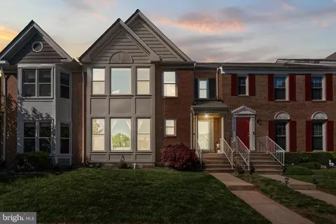 46702 Bullfinch Sq, Sterling, VA 20164