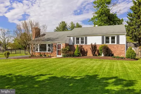 117 S Saint Paul St, Hamilton, VA 20158