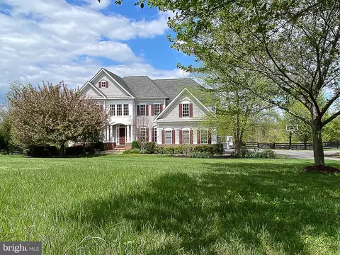 12856 April Cir, Lovettsville, VA 20180
