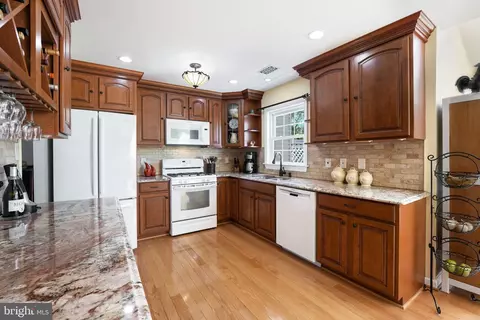 Kitchen - 44003 Florence Ter, Ashburn, VA 20147 photo 2 of 4