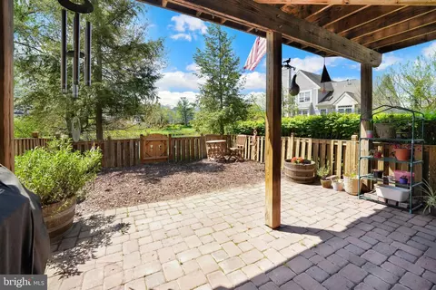 Exterior - 44003 Florence Ter, Ashburn, VA 20147 photo 6 of 10