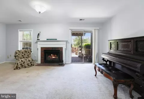 Living - 44003 Florence Ter, Ashburn, VA 20147 photo 6 of 7